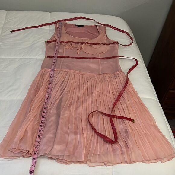 WDNY Dress 💯 Silk Size 10 Square Neck Sleeveless Sheer Pleated Lined Pink Peach - Picture 11 of 11
